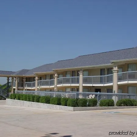 Executive Inn And Suites